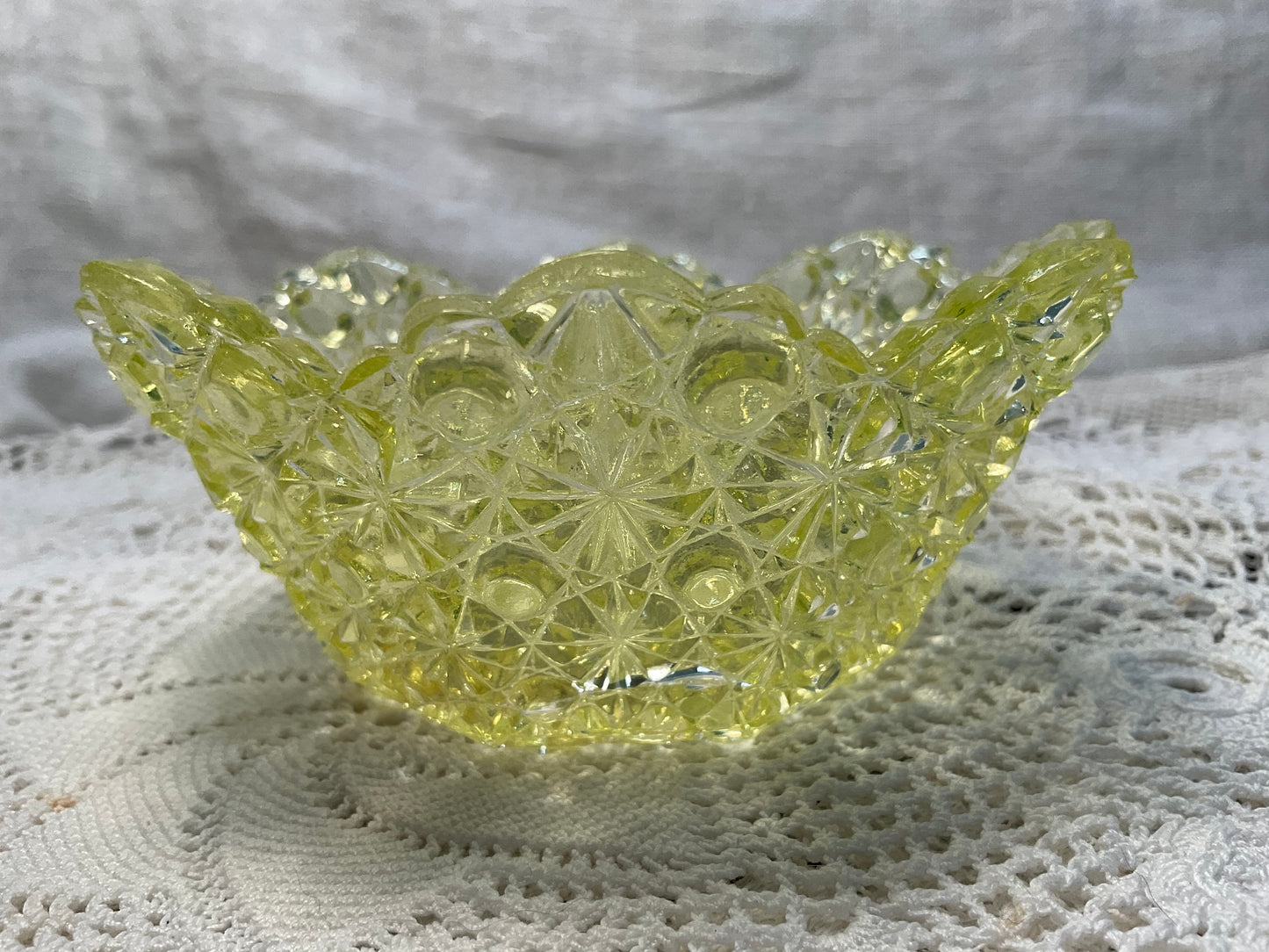 Vaseline Daisy & Button 5" Octagon Berry Bowl No. 88 by Elson Glass ***Cracked